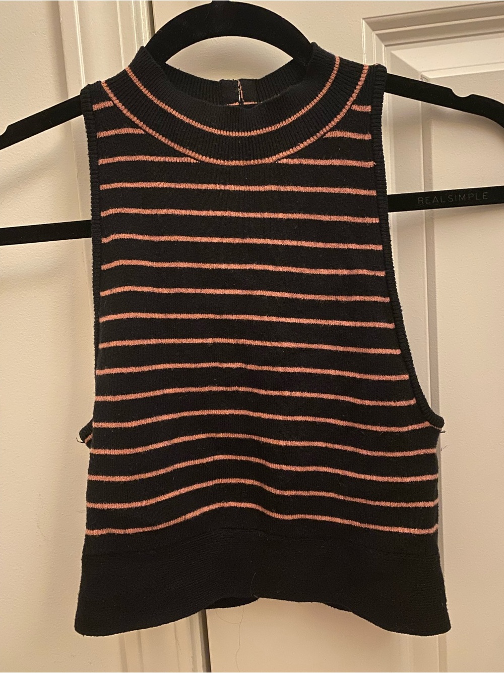 Sleeveless Mock Neck Crop Knit Tank S
